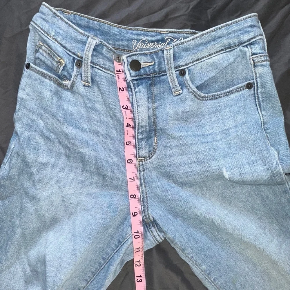 Universal Thread Women's 2 / 26 Jeans Straight Leg High Rise Knee Holes - Picture 7 of 8